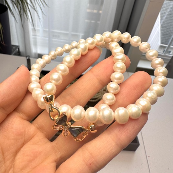 Elegant freshwater Pearl necklace with Butterfly Clasp - Picture 6 of 7